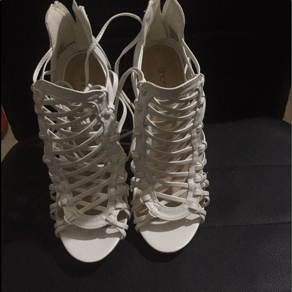 Heels - Picture 3 of 4